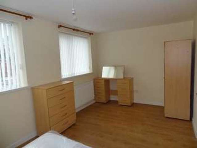 Image of 2 Bedroom Flat  To Rent at Coventry, CV3 1GG