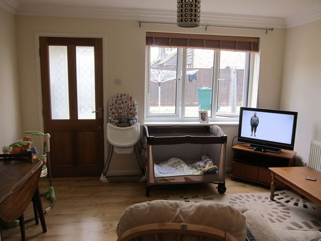  Image of 1 Bedroom Terraced  To Rent at Cornerside  Ashford, TW15 1UY