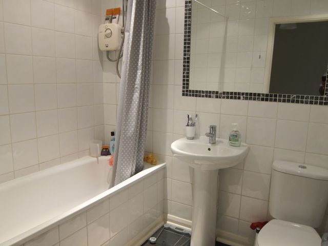  Image of 1 Bedroom Terraced  To Rent at Cornerside  Ashford, TW15 1UY
