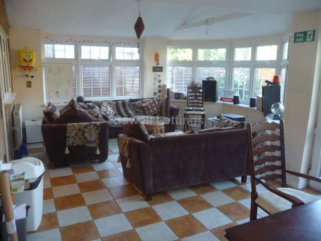  Image of 7 Bedroom Detached  To Rent at Crescent Road  Reading, RG1 5SN