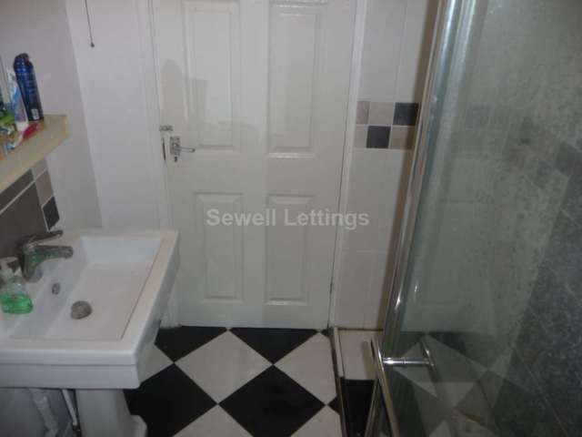  Image of 7 Bedroom Detached  To Rent at Crescent Road  Reading, RG1 5SN