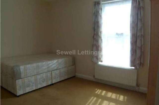  Image of 3 Bedroom Detached  To Rent at Crescent Road  Reading, RG1 5SP