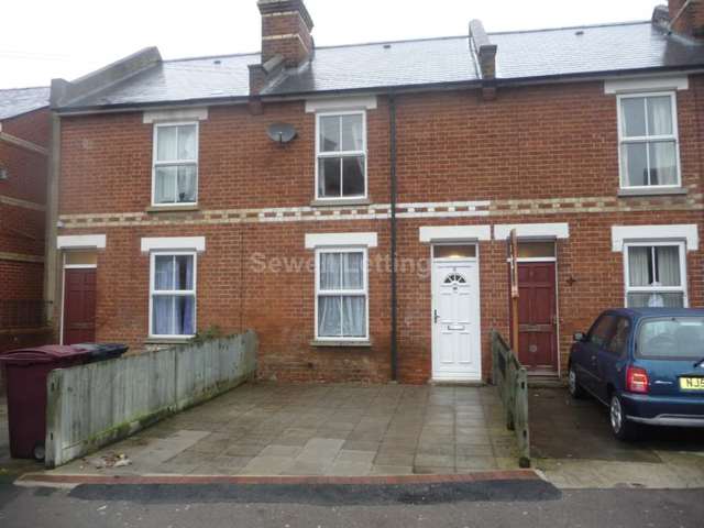  Image of 3 Bedroom Detached  To Rent at Crescent Road  Reading, RG1 5SP