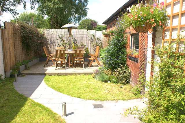  Image of 3 Bedroom Semi-Detached  To Rent at Cross Lane  Newton Le Willows, WA12 9QA