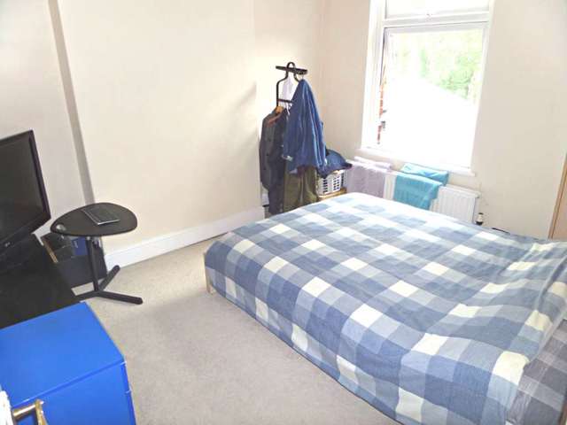  Image of 3 Bedroom Semi-Detached  To Rent at Cross Lane  Newton Le Willows, WA12 9QA