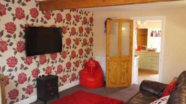  Image of 2 Bedroom Cottage  For Sale at Garthorpe North Lincolnshire, DN17 4SD