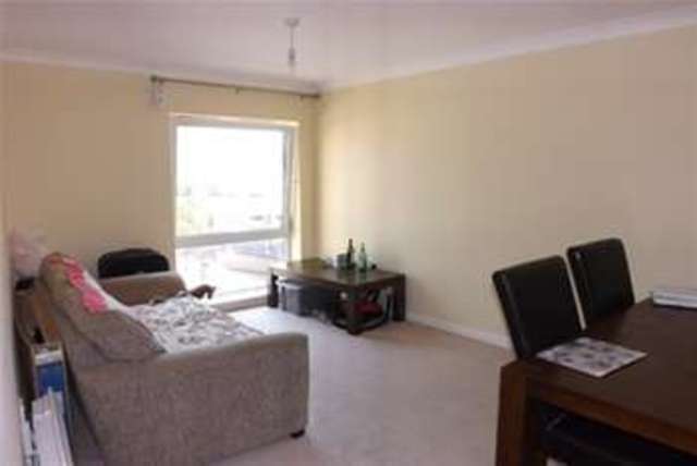  Image of 2 Bedroom Flat  To Rent at Basingstoke, RG21 7TY