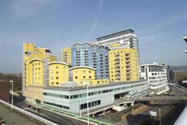  Image of 2 Bedroom Flat  To Rent at Basingstoke, RG21 7TY