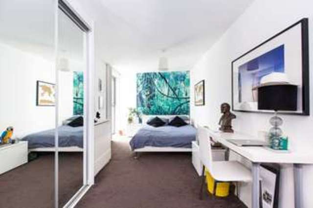  Image of 3 Bedroom Flat  For Sale at Dekker House  Dalston, E8 3FS
