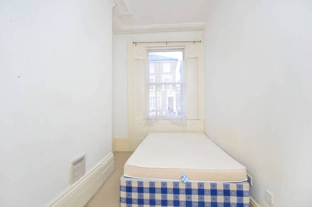  Image of 2 Bedroom Flat  For Sale at Darnley Road  Hackney, E9 6QH