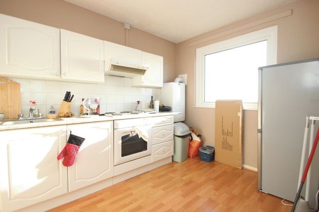  Image of 2 Bedroom Flat  For Sale at Daubeney Road  London, E5 0EW