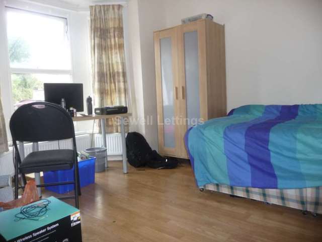  Image of 5 Bedroom Detached  To Rent at De Beauvoir Road  Reading, RG1 5NS