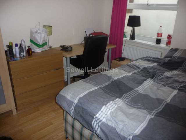  Image of 5 Bedroom Detached  To Rent at De Beauvoir Road  Reading, RG1 5NS