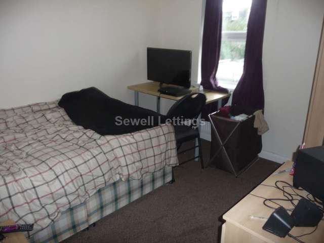  Image of 5 Bedroom Detached  To Rent at De Beauvoir Road  Reading, RG1 5NS