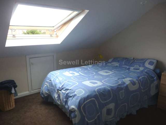  Image of 5 Bedroom Detached  To Rent at De Beauvoir Road  Reading, RG1 5NS
