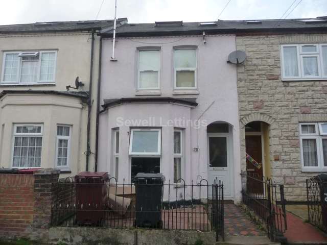  Image of 5 Bedroom Detached  To Rent at De Beauvoir Road  Reading, RG1 5NS