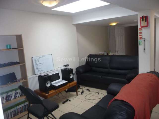  Image of 5 Bedroom Detached  To Rent at De Beauvoir Road  Reading, RG1 5NS