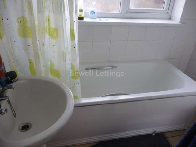  Image of 5 Bedroom Detached  To Rent at De Beauvoir Road  Reading, RG1 5NS