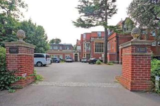  Image of 2 Bedroom Flat  For Sale at Derby Road  Bournemouth, BH1 3PT