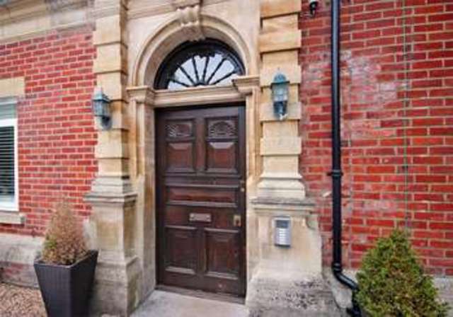  Image of 2 Bedroom Flat  For Sale at Derby Road  Bournemouth, BH1 3PT
