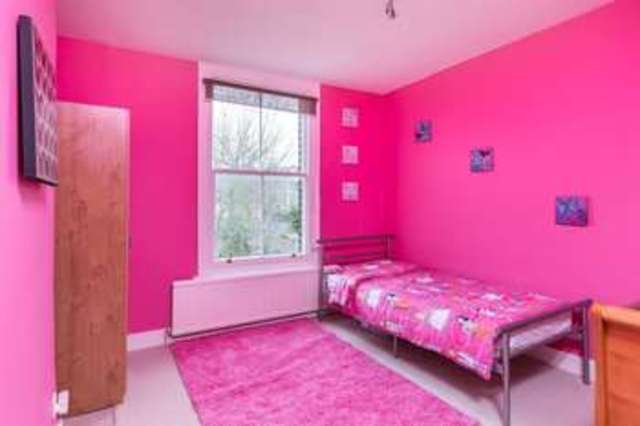  Image of 3 Bedroom Property  For Sale at Derwent Road London London, N13 4PY