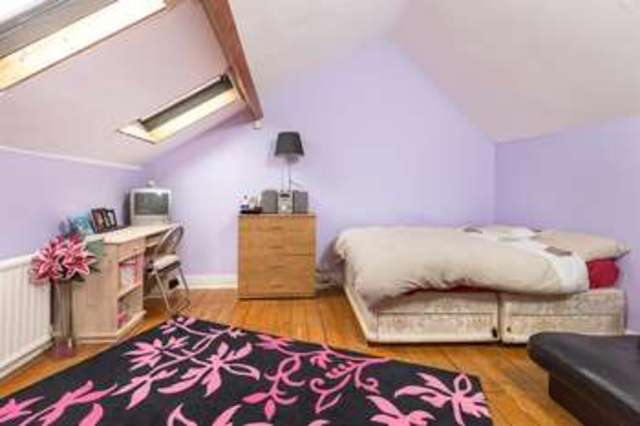  Image of 3 Bedroom Property  For Sale at Derwent Road London London, N13 4PY