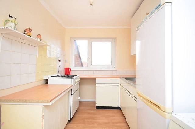  Image of 3 Bedroom Maisonette  For Sale at Detmold Road  Hackney, E5 9NJ