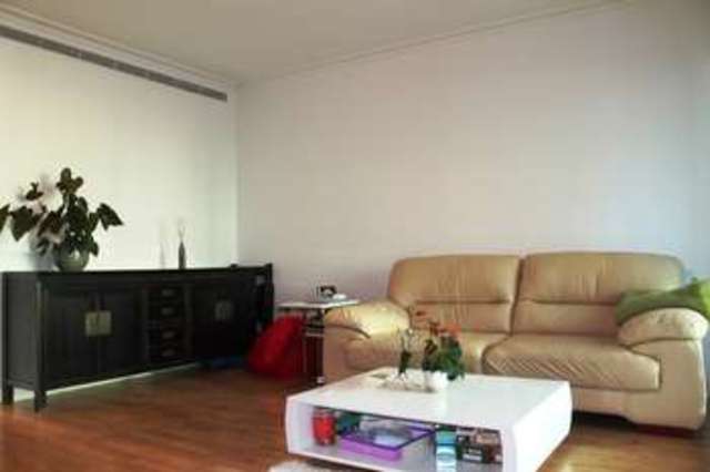  Image of 2 Bedroom Flat  To Rent at 3 South Quay Square  Docklands, E14 9RZ