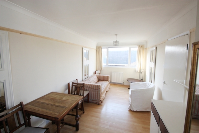  Image of 4 Bedroom Flat  To Rent at Dorothy Road  London, SW11 2JJ