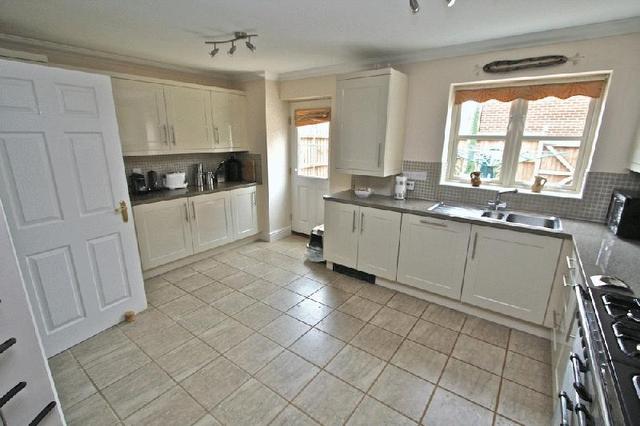  Image of 3 Bedroom Detached  To Rent at Douglas Court  Ely, CB7 4SE