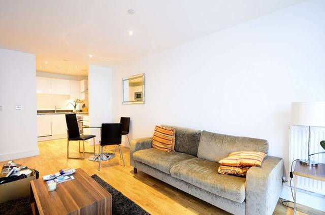  Image of 2 Bedroom Flat  For Sale at Dowells Street  Greenwich, SE10 9FQ