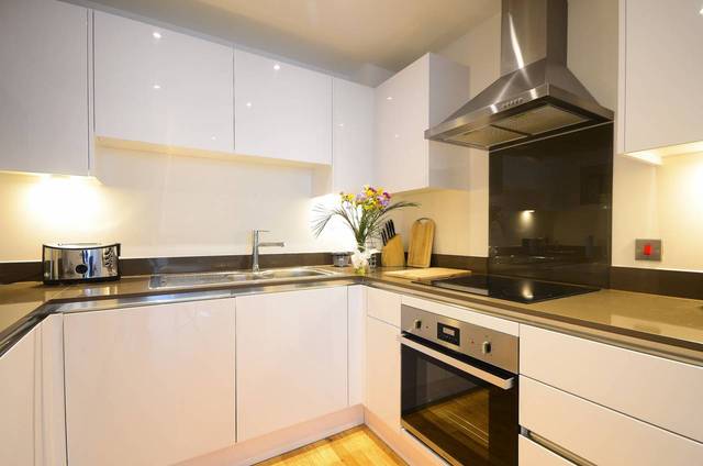  Image of 2 Bedroom Flat  For Sale at Dowells Street  Greenwich, SE10 9FQ