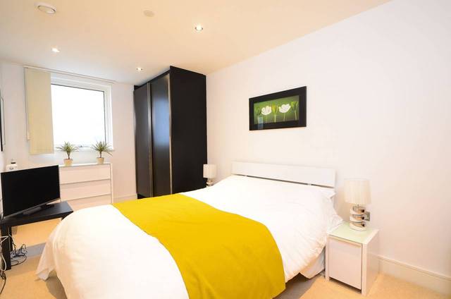  Image of 2 Bedroom Flat  For Sale at Dowells Street  Greenwich, SE10 9FQ