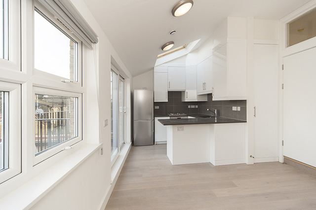  Image of 2 Bedroom Flat  To Rent at Earls Court Road  London, SW5 9RQ