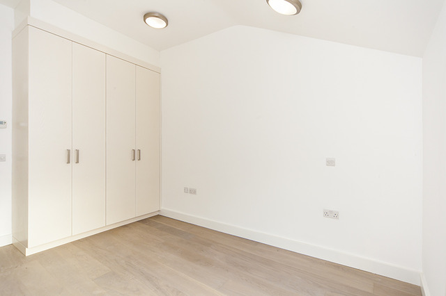  Image of 2 Bedroom Flat  To Rent at Earls Court Road  London, SW5 9RQ