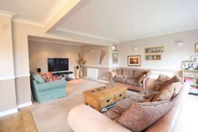  Image of 3 Bedroom Detached  For Sale at East Green Drive  Shottery, CV37 9HT
