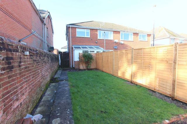  Image of 2 Bedroom Flat  To Rent at Twyford Road  Eastleigh, SO50 4HJ