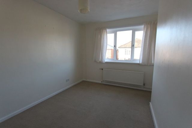  Image of 2 Bedroom Flat  To Rent at Twyford Road  Eastleigh, SO50 4HJ
