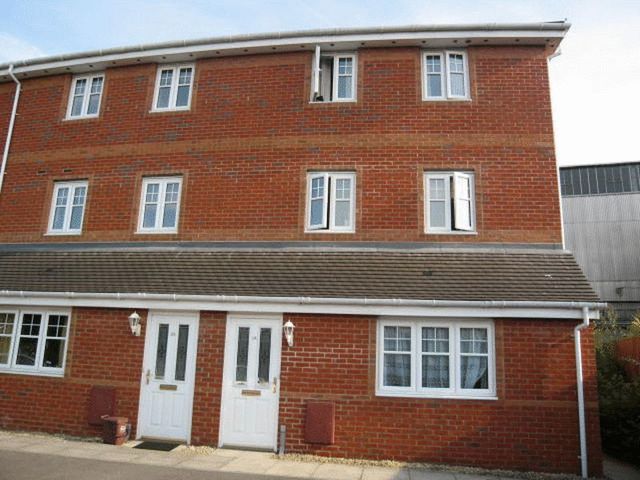  Image of 2 Bedroom Flat  To Rent at Bright Wire Crescent  Eastleigh, SO50 5SQ