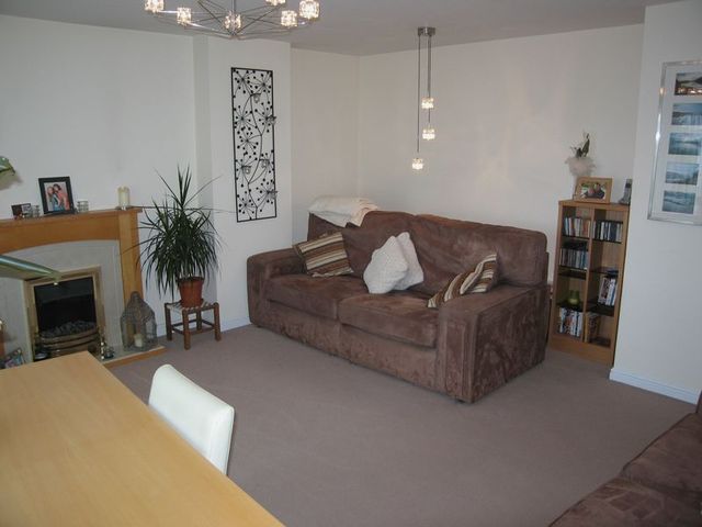  Image of 2 Bedroom Flat  To Rent at Bright Wire Crescent  Eastleigh, SO50 5SQ