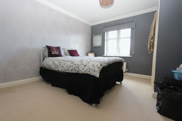 Image of 2 Bedroom Flat  To Rent at Causton Gardens  Eastleigh, SO50 9PJ