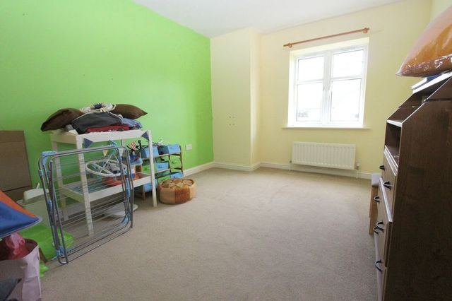  Image of 2 Bedroom Flat  To Rent at Causton Gardens  Eastleigh, SO50 9PJ