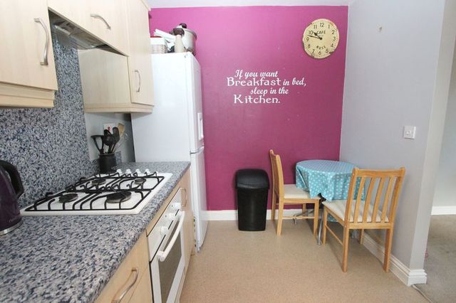  Image of 2 Bedroom Flat  To Rent at Causton Gardens  Eastleigh, SO50 9PJ