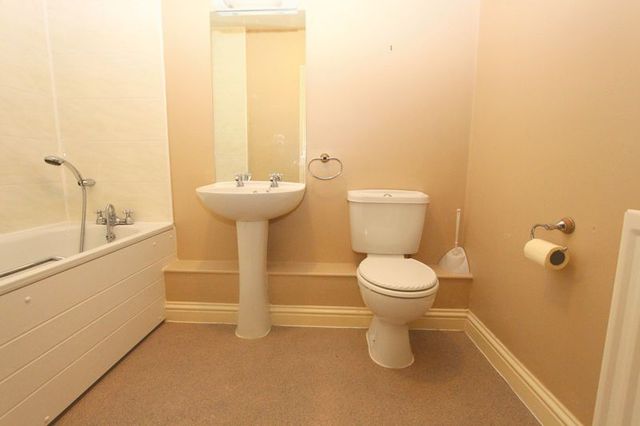  Image of 2 Bedroom Flat  To Rent at Causton Gardens  Eastleigh, SO50 9PJ