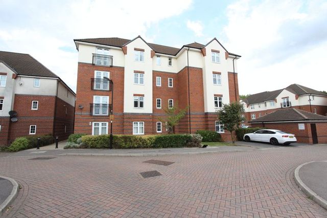  Image of 2 Bedroom Flat  To Rent at Causton Gardens  Eastleigh, SO50 9PJ