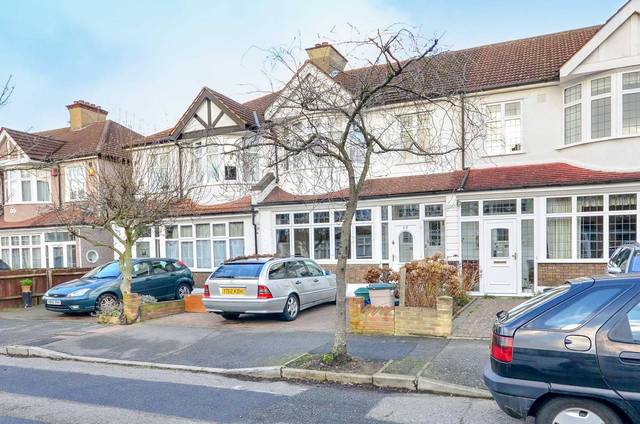  Image of 3 Bedroom Detached  To Rent at Eden Way  Beckenham, BR3 3DN