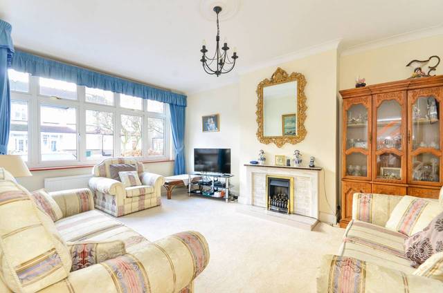  Image of 3 Bedroom Detached  To Rent at Eden Way  Beckenham, BR3 3DN