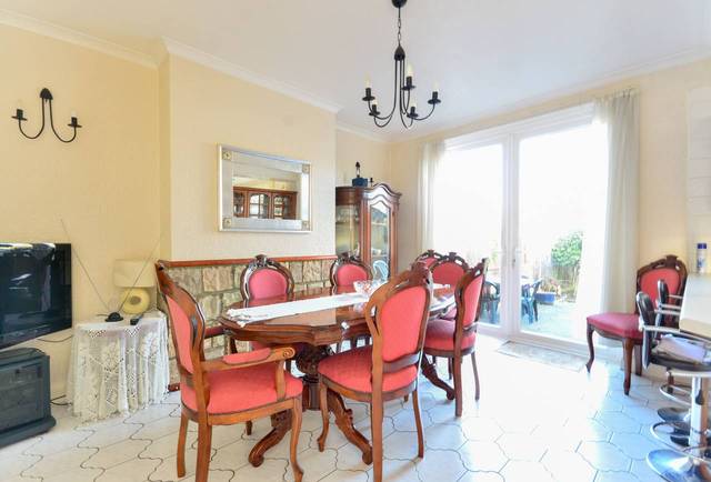  Image of 3 Bedroom Detached  To Rent at Eden Way  Beckenham, BR3 3DN