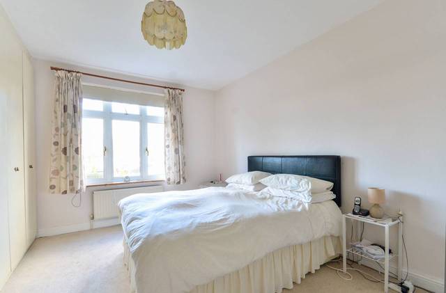  Image of 3 Bedroom Detached  To Rent at Eden Way  Beckenham, BR3 3DN