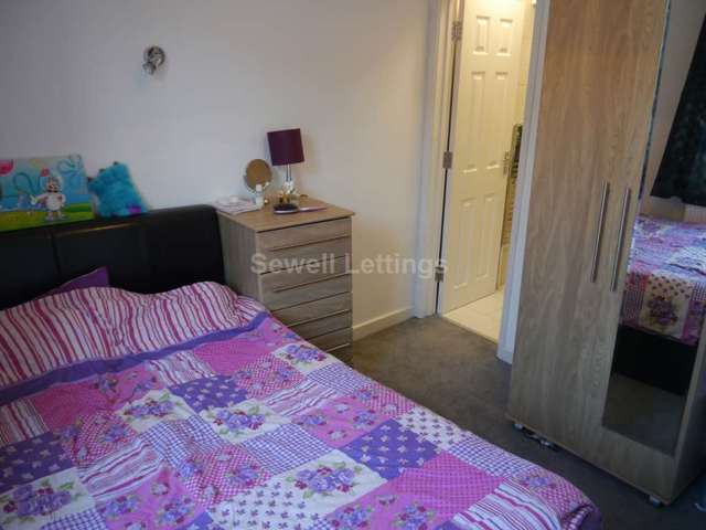  Image of 4 Bedroom Detached  To Rent at Edghill Street  Reading, RG1 2PU